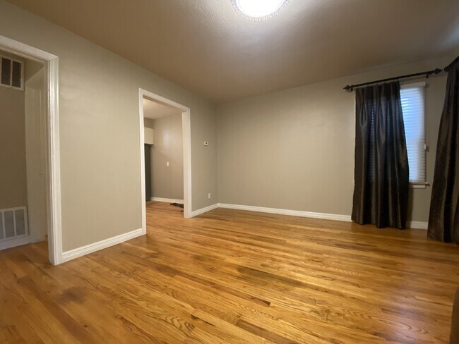 Foto del edificio - 1110 Grover Ln