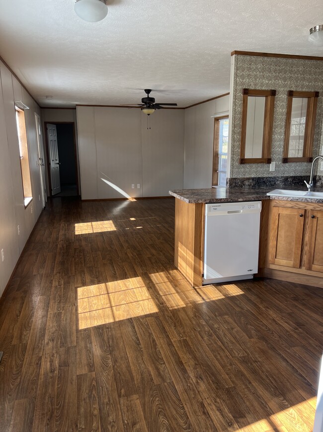 Building Photo - 1 Greenwood Dr