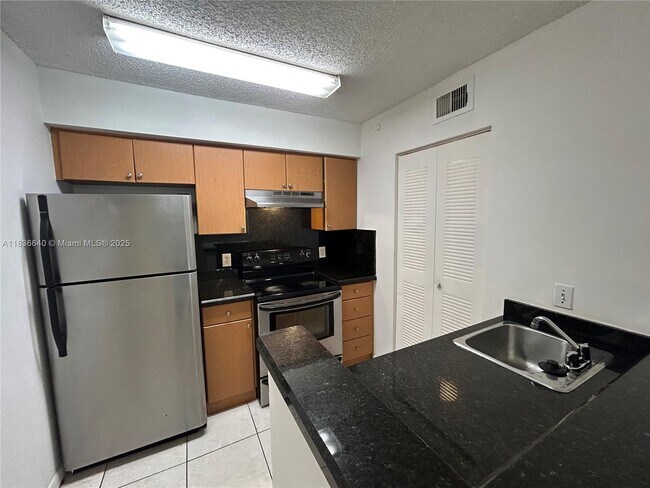 Foto del edificio - 620 S Park Rd