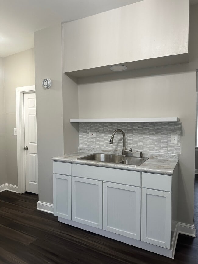 Building Photo - 116 N 21st Ave