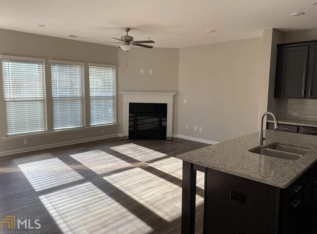 Building Photo - 1370 Elderwood Way