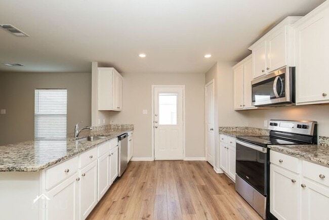 Foto del edificio - Now Available!