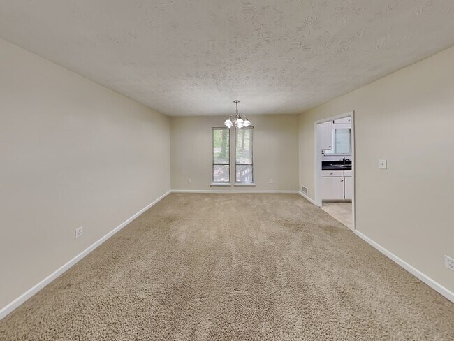 Foto del edificio - Spacious Home on Private Lot!