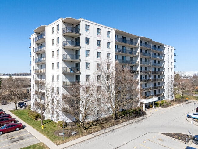 Building Photo - White Oaks Gate