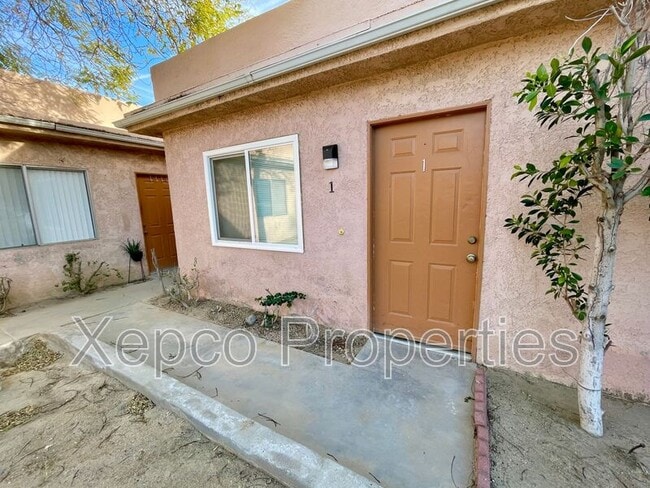 Building Photo - 594 E Chuckwalla Rd