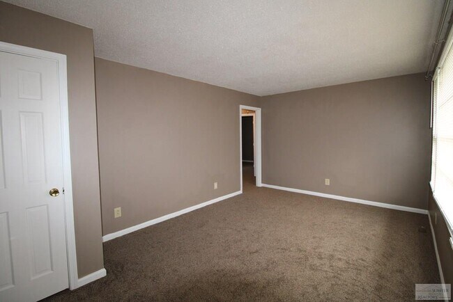 Foto del edificio - 2412 Hunt Club Rd