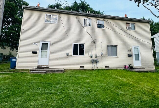 Photo - 32117 Genessee St Apartments