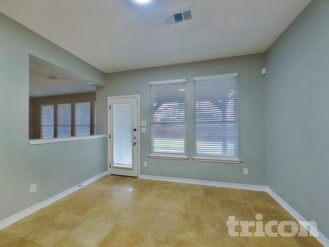 Foto del edificio - 2309 Green Creek Dr