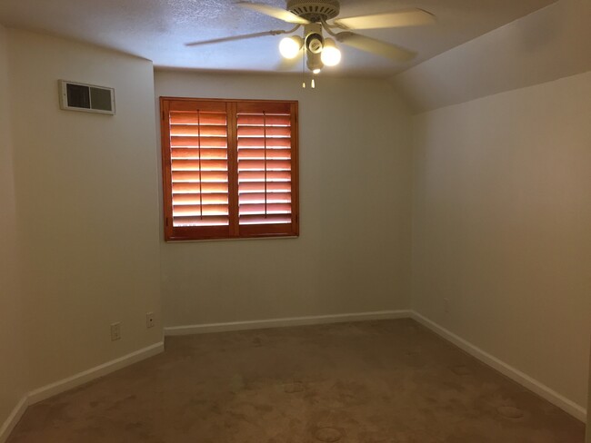 Foto del edificio - Upgraded two bedroom, two bathroom condo i...