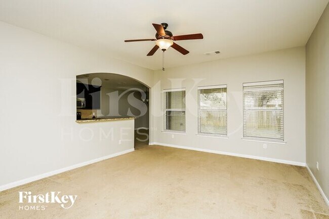 Foto del edificio - 300 Springtree St
