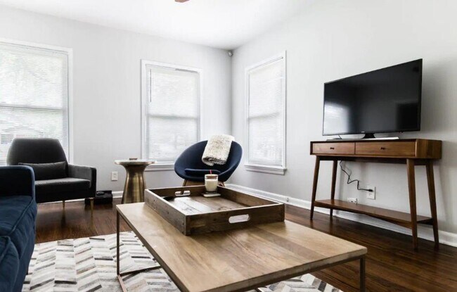 Foto del edificio - 306 N Rosemont Ave