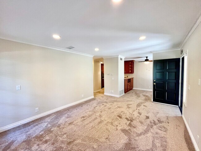 Foto del edificio - 2bd/2bth Apartment in Santee with In-Unit ...