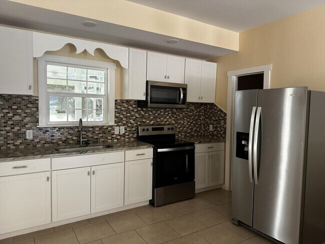 Building Photo - 208 Bower St