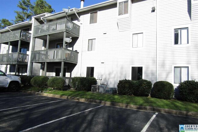 Building Photo - 1004 Woodland Vlg