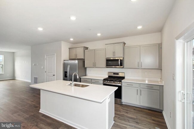 Foto del edificio - 406 Carroll Walk Ave