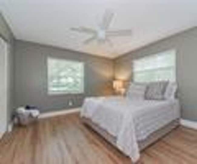 Building Photo - Private Heated Pool