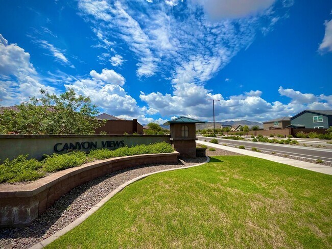 Foto del edificio - Mountainside Living at Canyon Views! 4 bed...