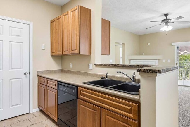 Building Photo - Ridge Pointe Villas