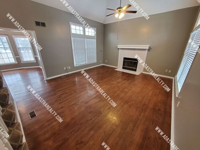 Building Photo - Gorgeous Blue Valley Home-Available in JULY!!