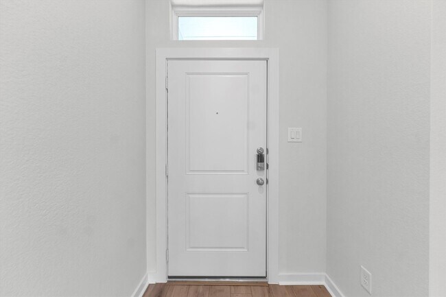 Foto del edificio - 16906 Tulip Row Ln