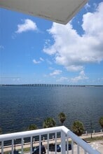 Building Photo - 1440 Brickell Bay Dr