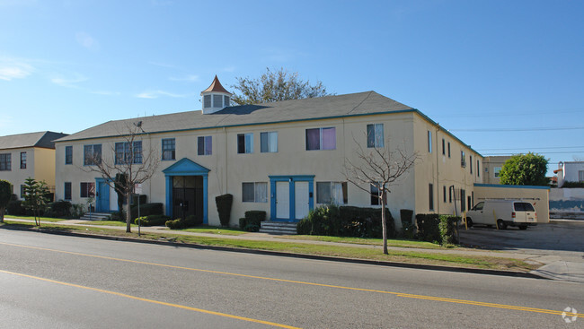 Building Photo - 1139 S Fairfax Ave