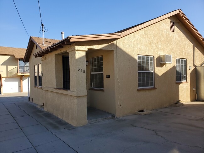 front view of house - 818 S Chapel Ave