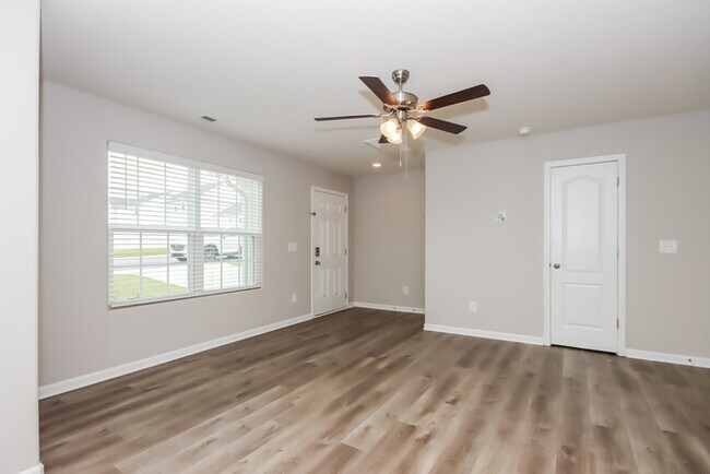Building Photo - 4008 Everest Dr