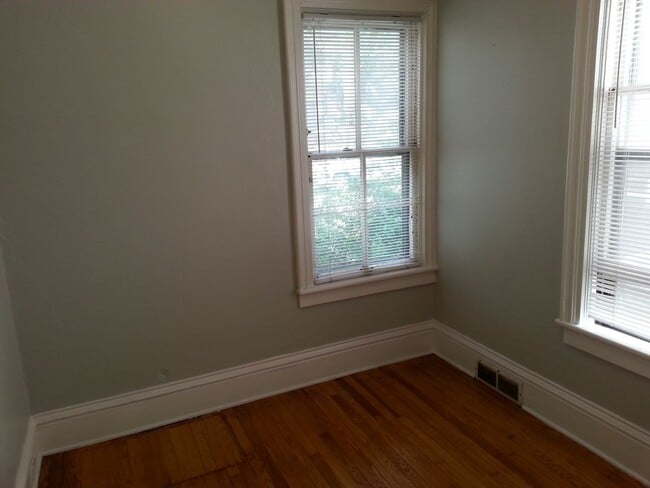 Building Photo - 533 W Doty St