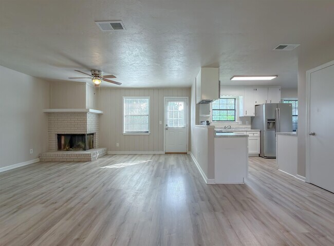 Foto del edificio - 3245 Whitney Dr W