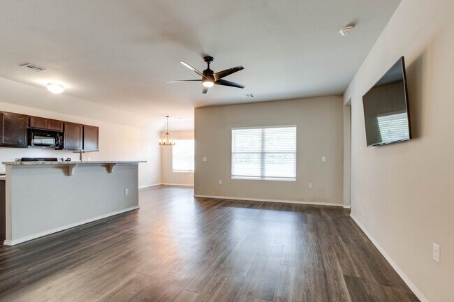 Building Photo - Newer four bed home in Edmond schools