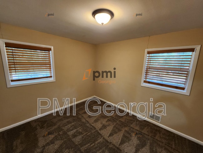 Building Photo - 2870 Altaview Dr SE