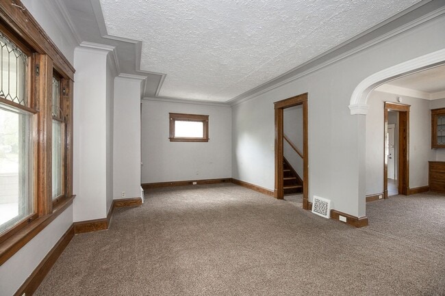 Foto del edificio - 4 BED 1 BATH SINGLE FAMILY HOME IN CLEVELAND!