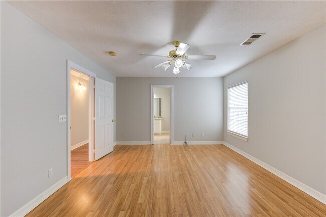 Foto del edificio - 14007 Briar Heath Dr
