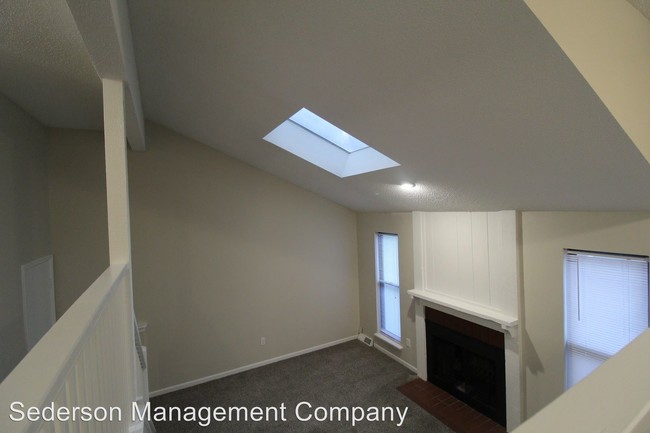 Building Photo - 105 N Saxony Dr