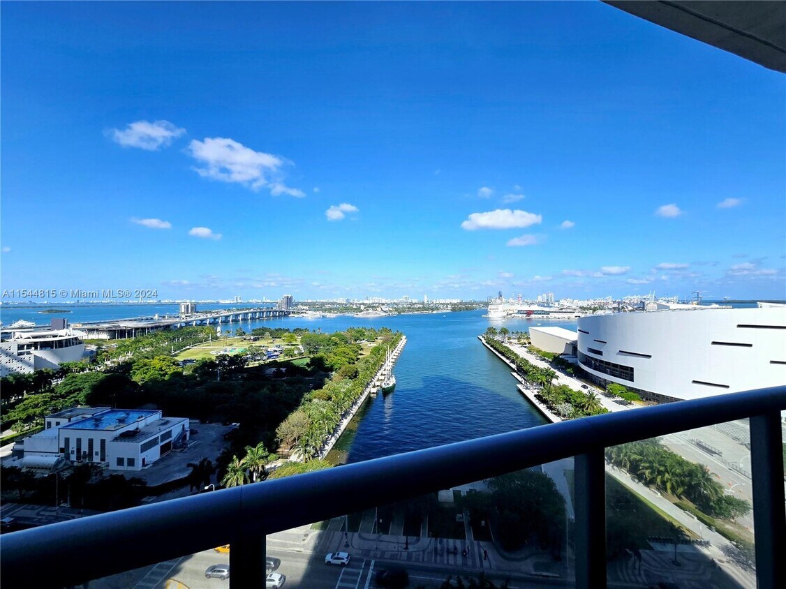Foto principal - 888 Biscayne Blvd