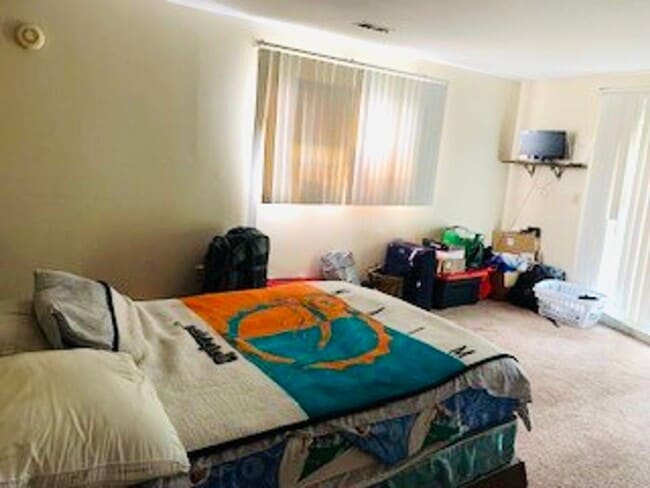 Building Photo - 2026 Summit St