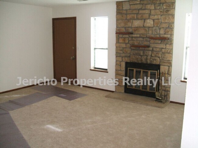 Building Photo - WESTMINSTER 2 BEDROOM CONDO WITH GARAGE