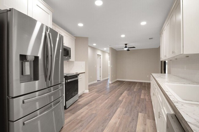 Foto del edificio - Stunning 2-Bedroom 2-Bathroom Home in Pine...