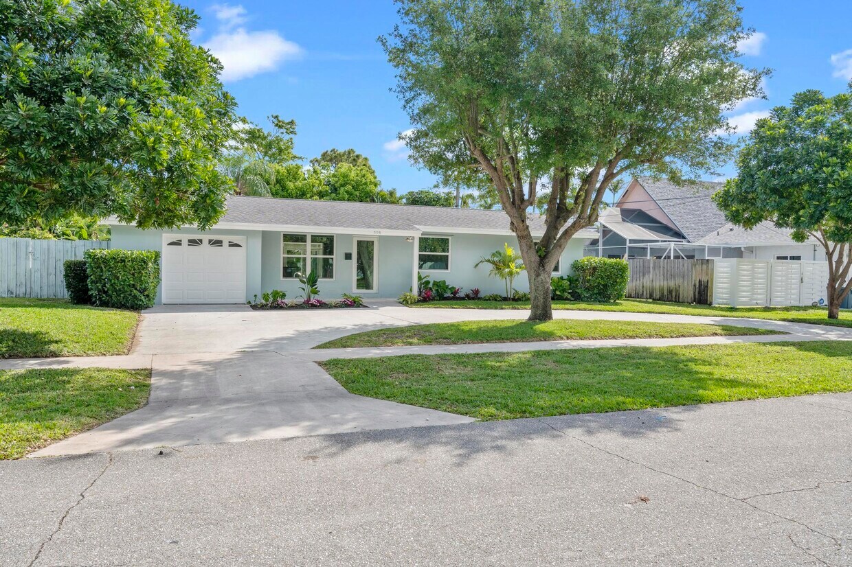 Primary Photo - 504 Fairwind Dr