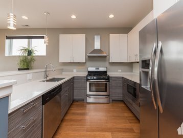 Building Photo - 2248 W Irving Park Rd