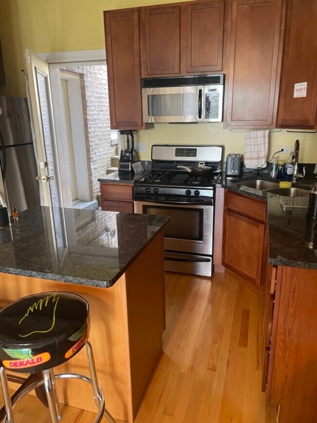 Foto del edificio - 5923 N Winthrop Ave