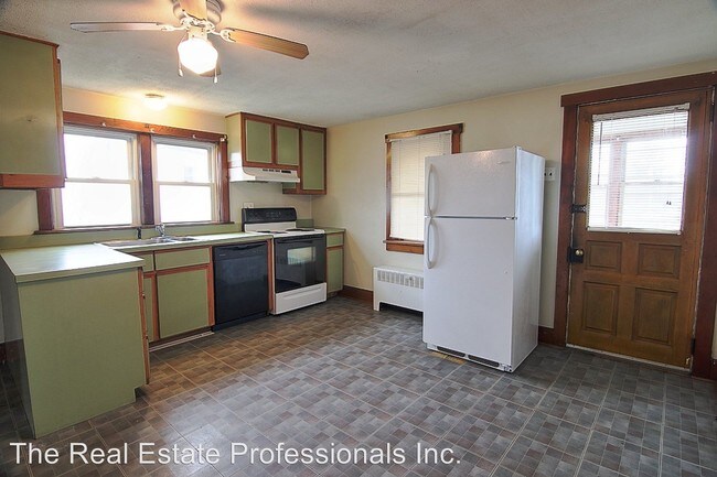Building Photo - 23 Grosstown Rd