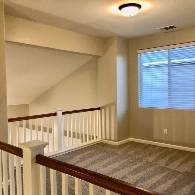 Foto del edificio - $2,695 Shepherd & Clovis, 3 Bed +Loft, Bea...