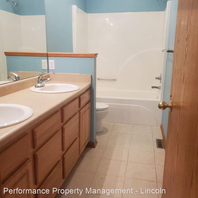 Building Photo - 4 br, 3 bath House - 7711 S 21st St.