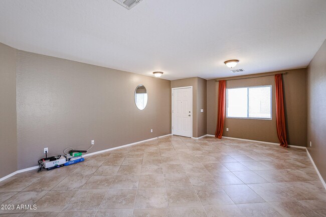 Foto del edificio - 1283 S 225th Ln