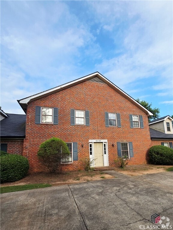 Building Photo - 504 Huntington Road