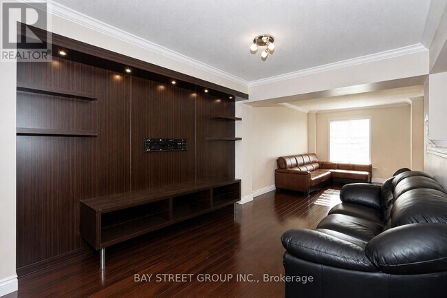 Photo du bâtiment - 506 Bur Oak Ave