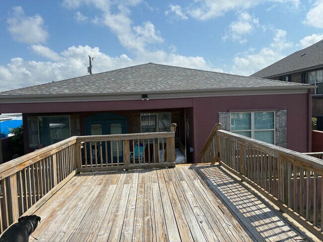 Foto del edificio - 902 Pompano Ave