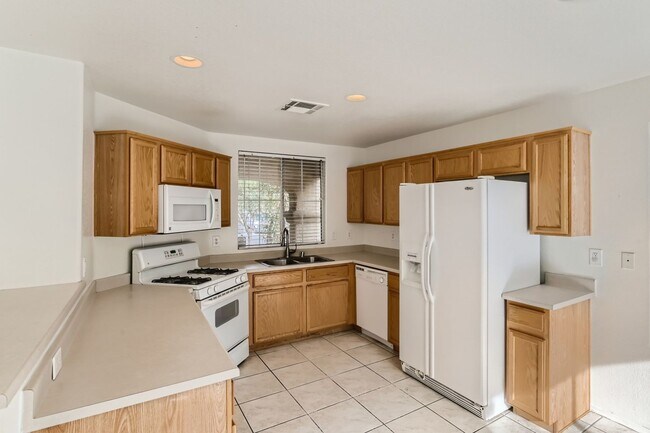 Building Photo - Henderson Living at Its Best – 4 Bedrooms, Loft & 2-Car Garage!